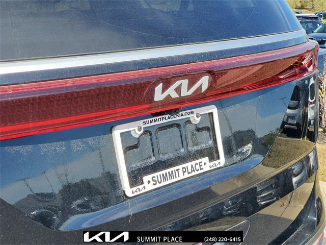 Photo of 2024 Aurora Black Pearl Kia Carnival