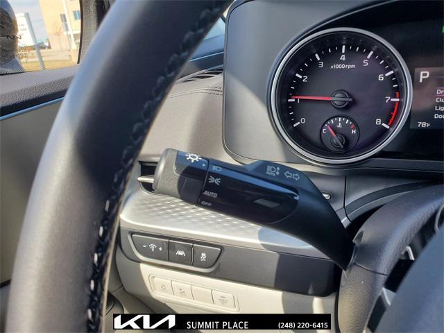 Photo of 2024 Aurora Black Pearl Kia Carnival