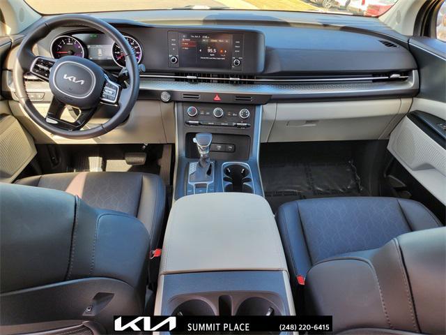 Photo of 2024 Aurora Black Pearl Kia Carnival