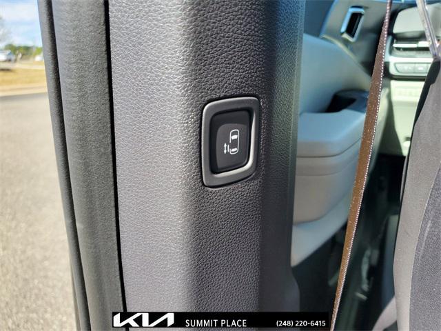 Photo of 2024 Aurora Black Pearl Kia Carnival