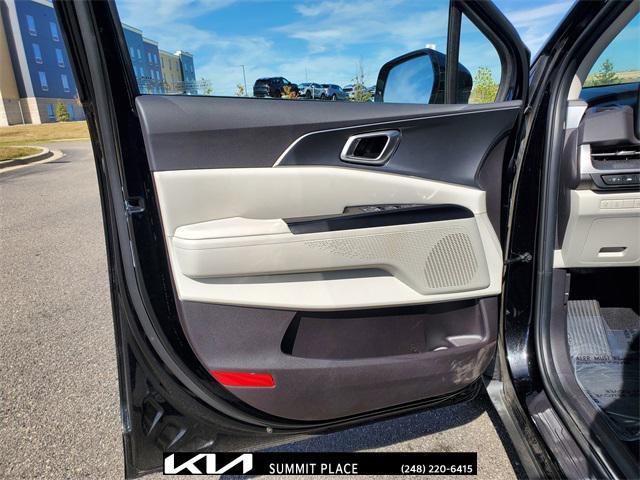 Photo of 2024 Aurora Black Pearl Kia Carnival