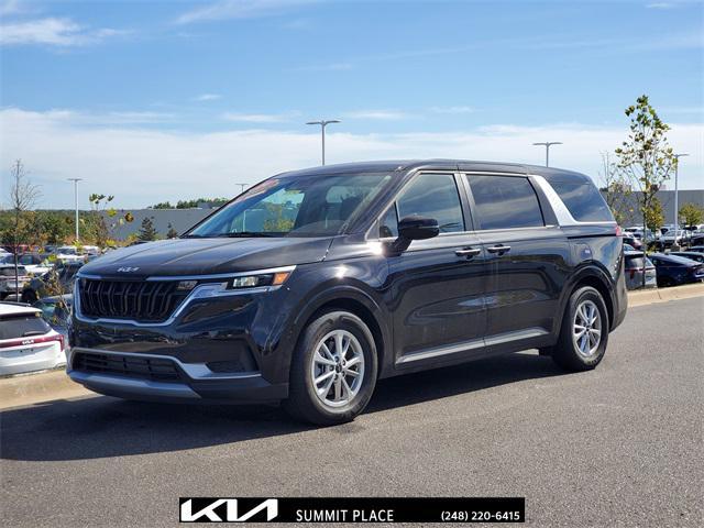 Photo of 2024 Aurora Black Pearl Kia Carnival
