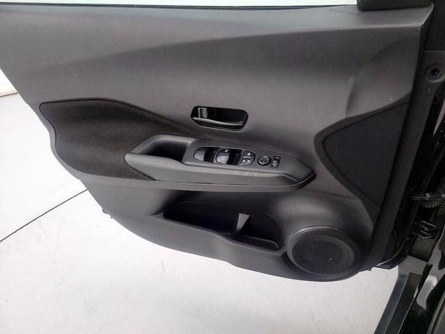 Photo of 2021 Black Nissan Kicks