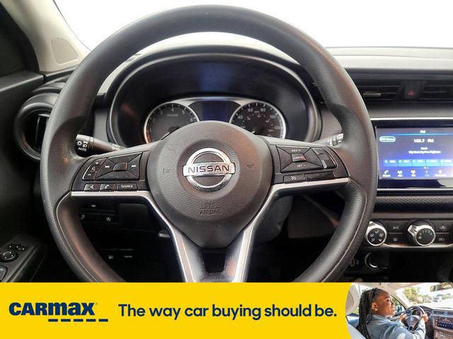 Photo of 2021 Black Nissan Kicks