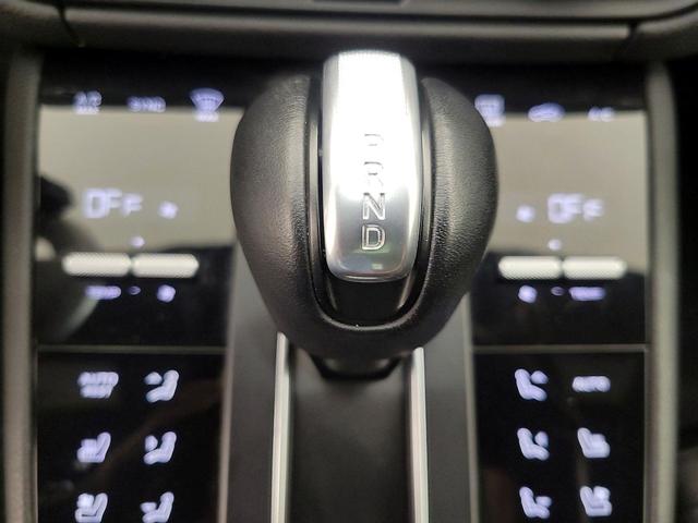 Photo of 2022 Gray Porsche Macan