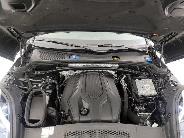 Photo of 2022 Gray Porsche Macan