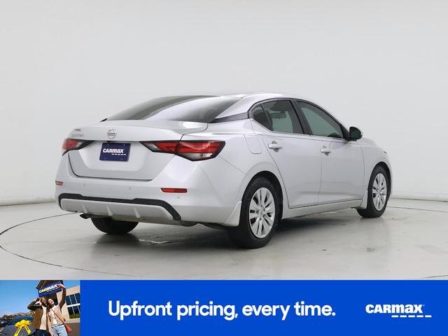 Photo of 2022 Silver Nissan Sentra