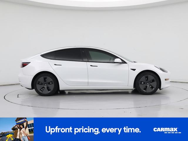 Photo of 2022 White Tesla Model 3
