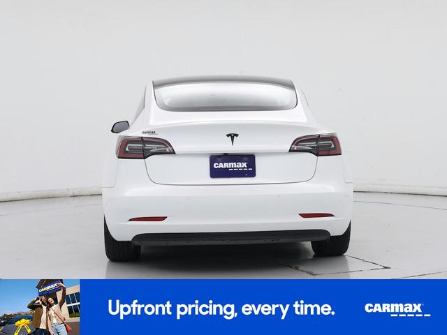 Photo of 2022 White Tesla Model 3