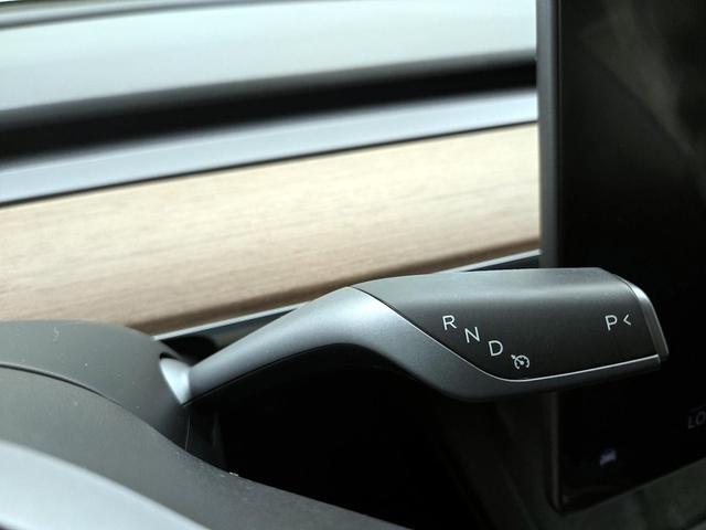 Photo of 2022 White Tesla Model 3