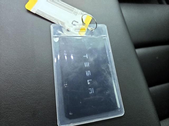 Photo of 2022 White Tesla Model 3