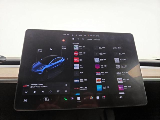Photo of 2022 White Tesla Model 3