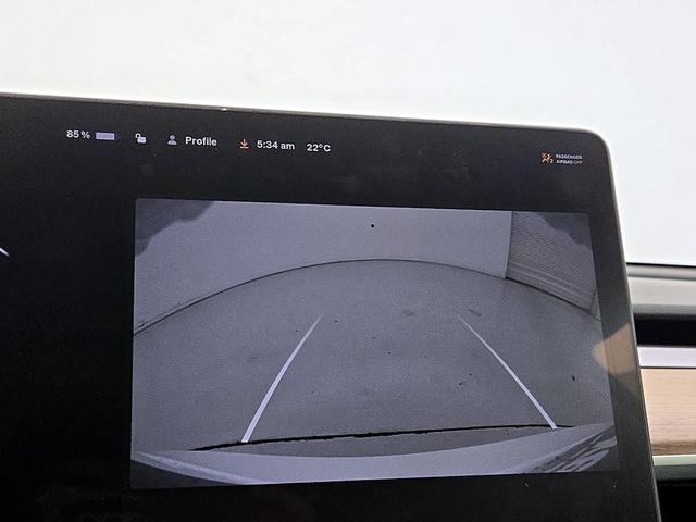 Photo of 2022 White Tesla Model 3