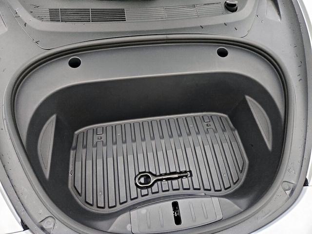 Photo of 2022 White Tesla Model 3