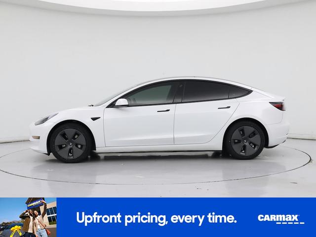 Photo of 2022 White Tesla Model 3