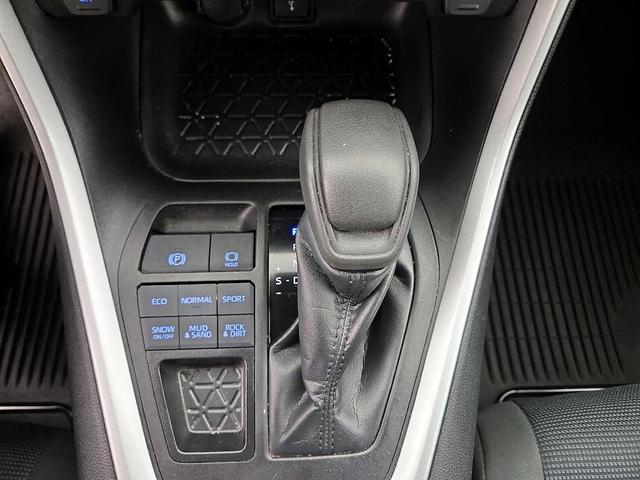 Photo of 2022 White Toyota RAV4