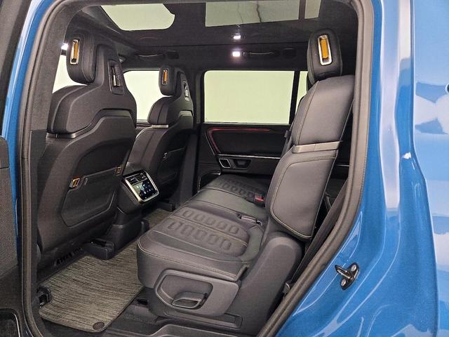 Photo of 2022 Blue Rivian R1S