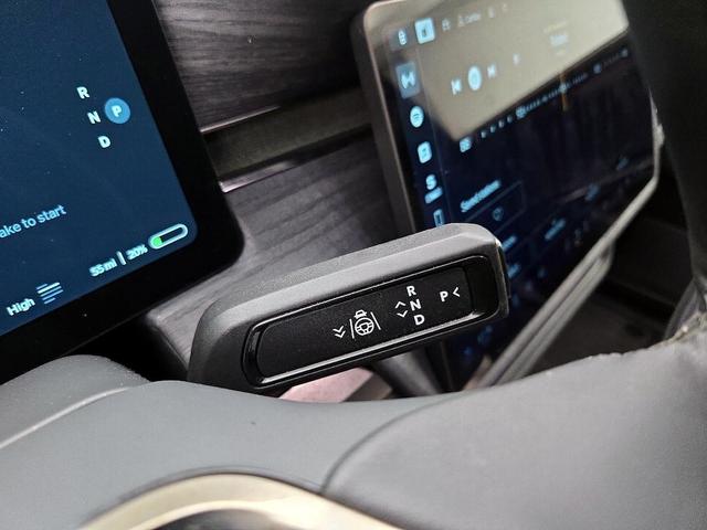 Photo of 2022 Blue Rivian R1S