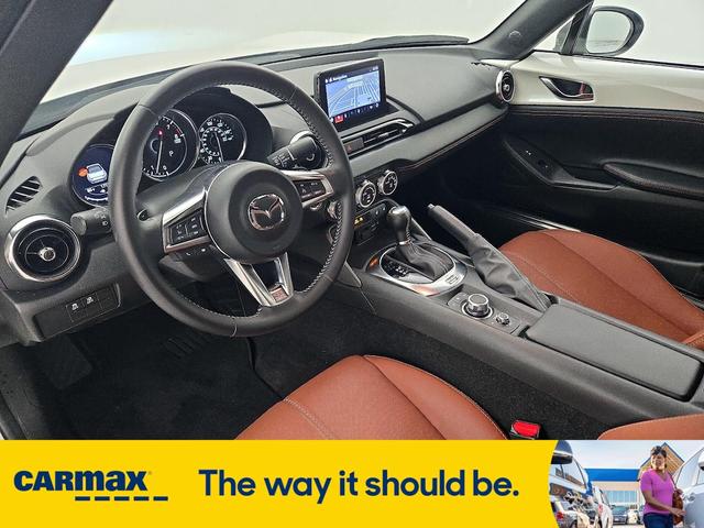 Photo of 2023 White Mazda MX-5 Miata