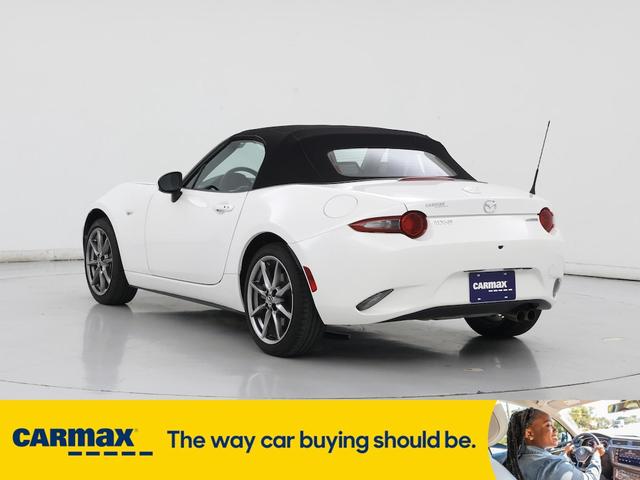 Photo of 2023 White Mazda MX-5 Miata