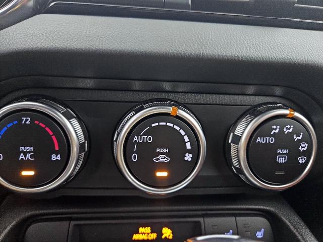 Photo of 2023 White Mazda MX-5 Miata