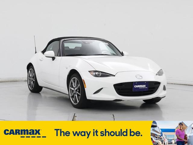 Photo of 2023 White Mazda MX-5 Miata
