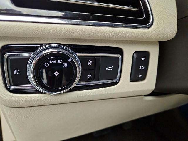 Photo of 2020 Red Lincoln Navigator