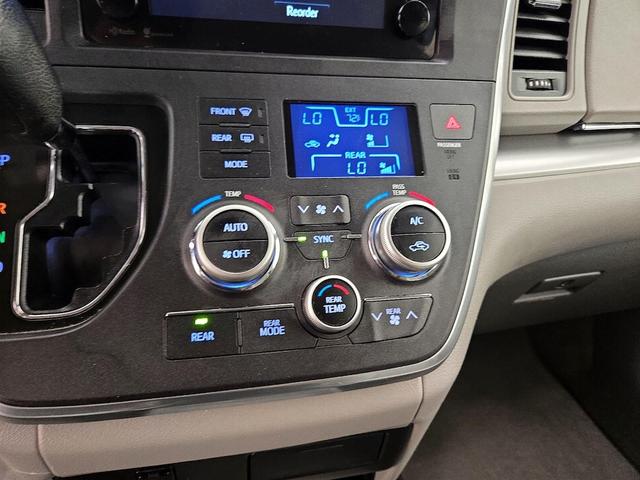 Photo of 2015 Blue Toyota Sienna