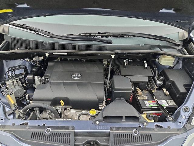Photo of 2015 Blue Toyota Sienna