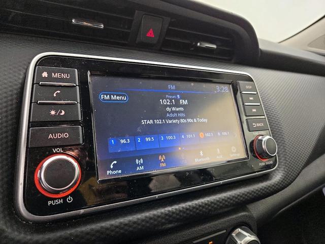 Photo of 2024 Black Nissan Kicks