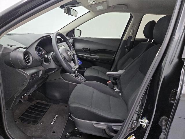 Photo of 2024 Black Nissan Kicks