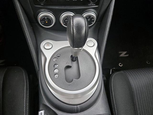 Photo of 2015 White Nissan 370Z