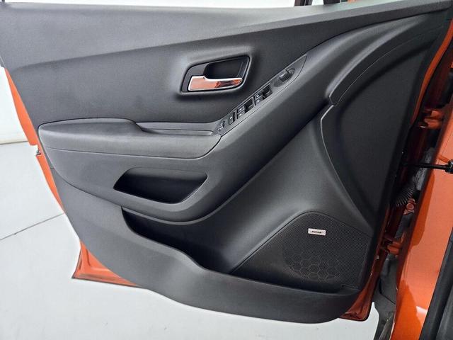 Photo of 2016 Orange Chevrolet Trax