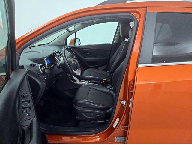 Photo of 2016 Orange Chevrolet Trax