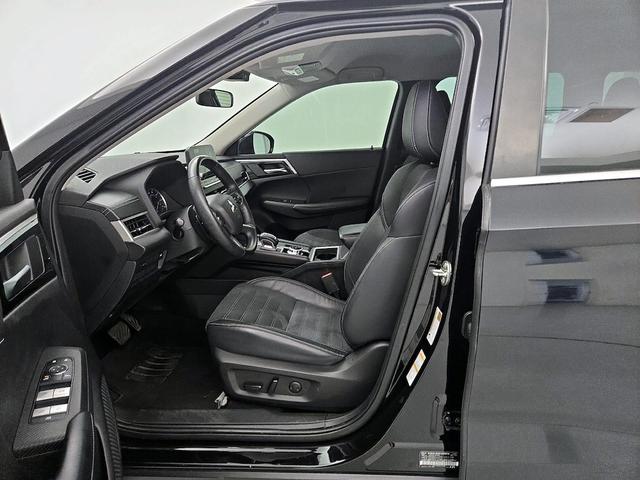 Photo of 2022 Black Mitsubishi Outlander