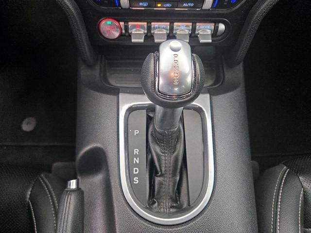 Photo of 2022 White Ford Mustang