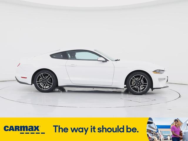 Photo of 2022 White Ford Mustang