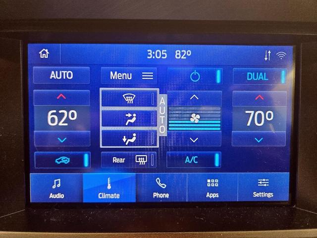 Photo of 2022 White Ford Mustang
