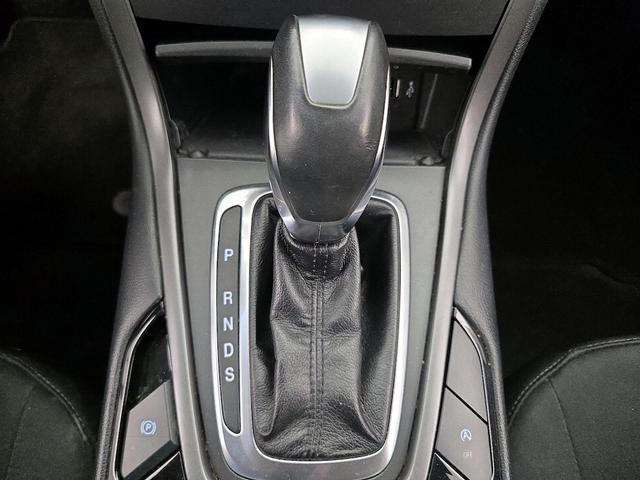 Photo of 2017 Blue Ford Edge
