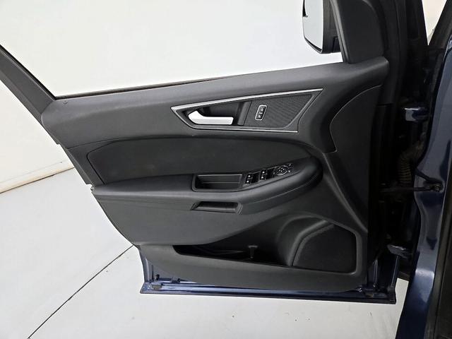 Photo of 2017 Blue Ford Edge