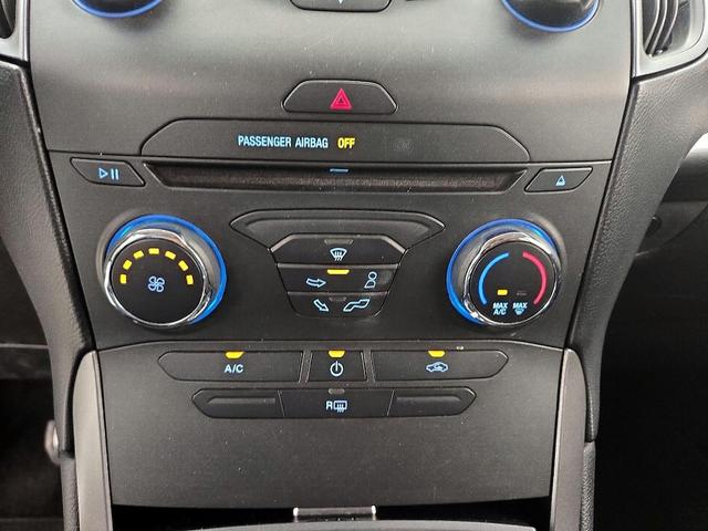 Photo of 2017 Blue Ford Edge