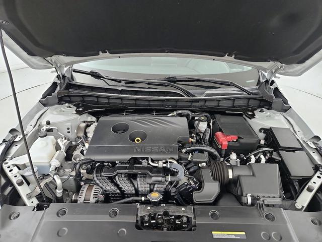 Photo of 2020 Silver Nissan Altima