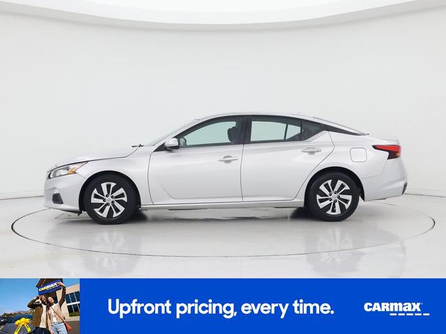 Photo of 2020 Silver Nissan Altima