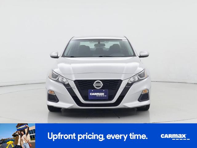 Photo of 2020 Silver Nissan Altima