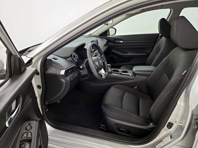 Photo of 2020 Silver Nissan Altima