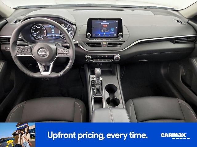 Photo of 2020 Silver Nissan Altima