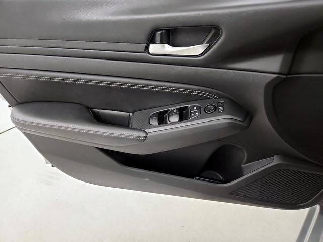 Photo of 2020 Silver Nissan Altima