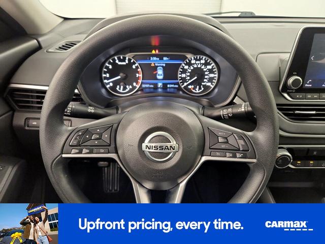 Photo of 2020 Silver Nissan Altima