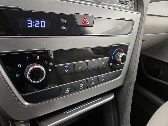 Photo of 2016 Silver Hyundai SONATA