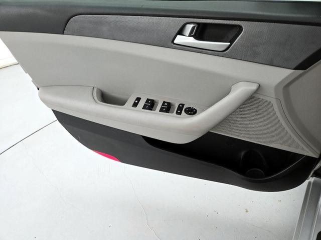 Photo of 2016 Silver Hyundai SONATA